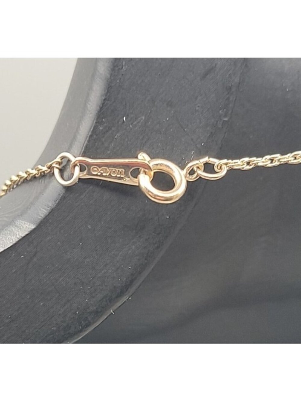 Vintage 1982 Avon Country Christmas Pendant Necklace 18" Gold Tone Chain - Picture 6 of 11